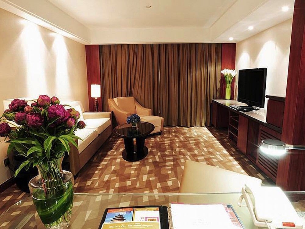 BEIJING INTERNATIONAL HOTEL 33/38