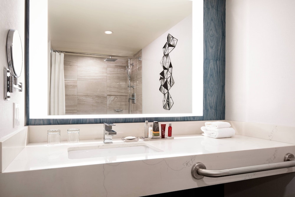 Vancouver Airport Marriott Hotel 8/52