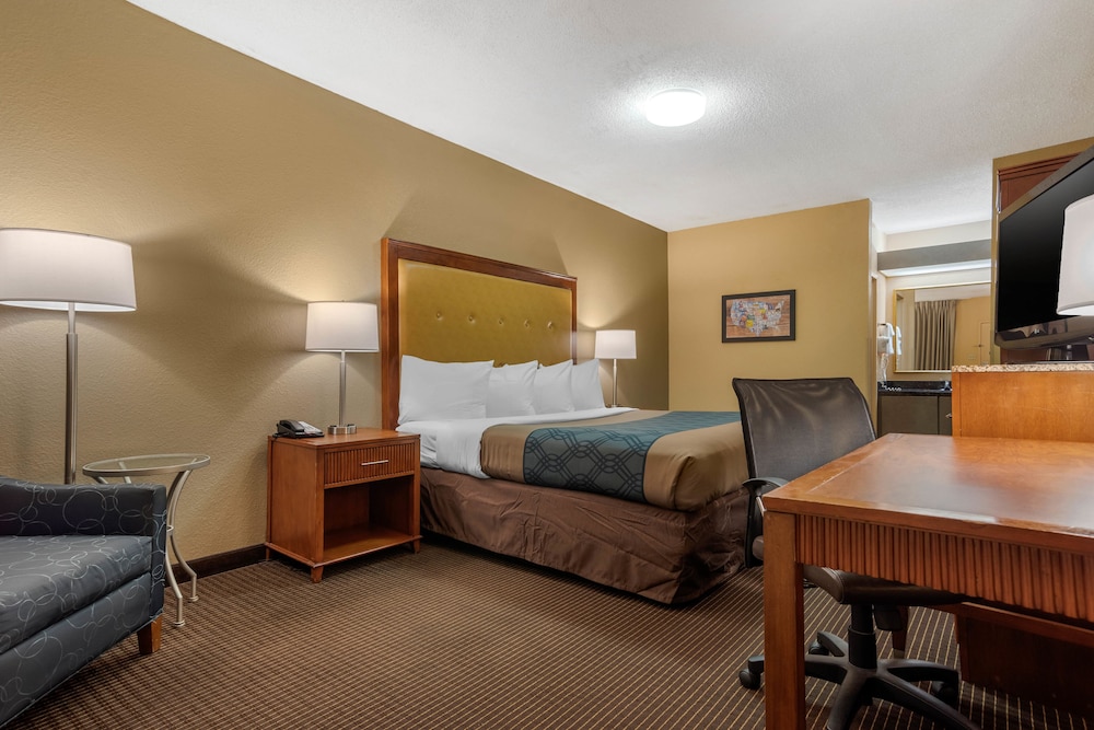 Econo Lodge Inn & Suites Foley-North Gulf Shores 16/40