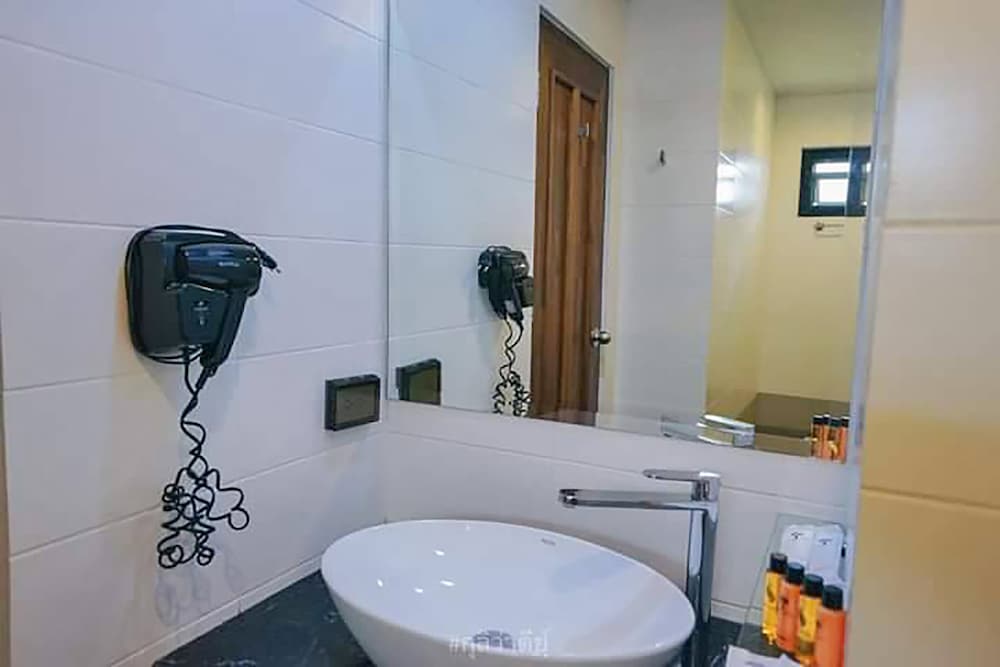 Olive Tree Hotel 50/50