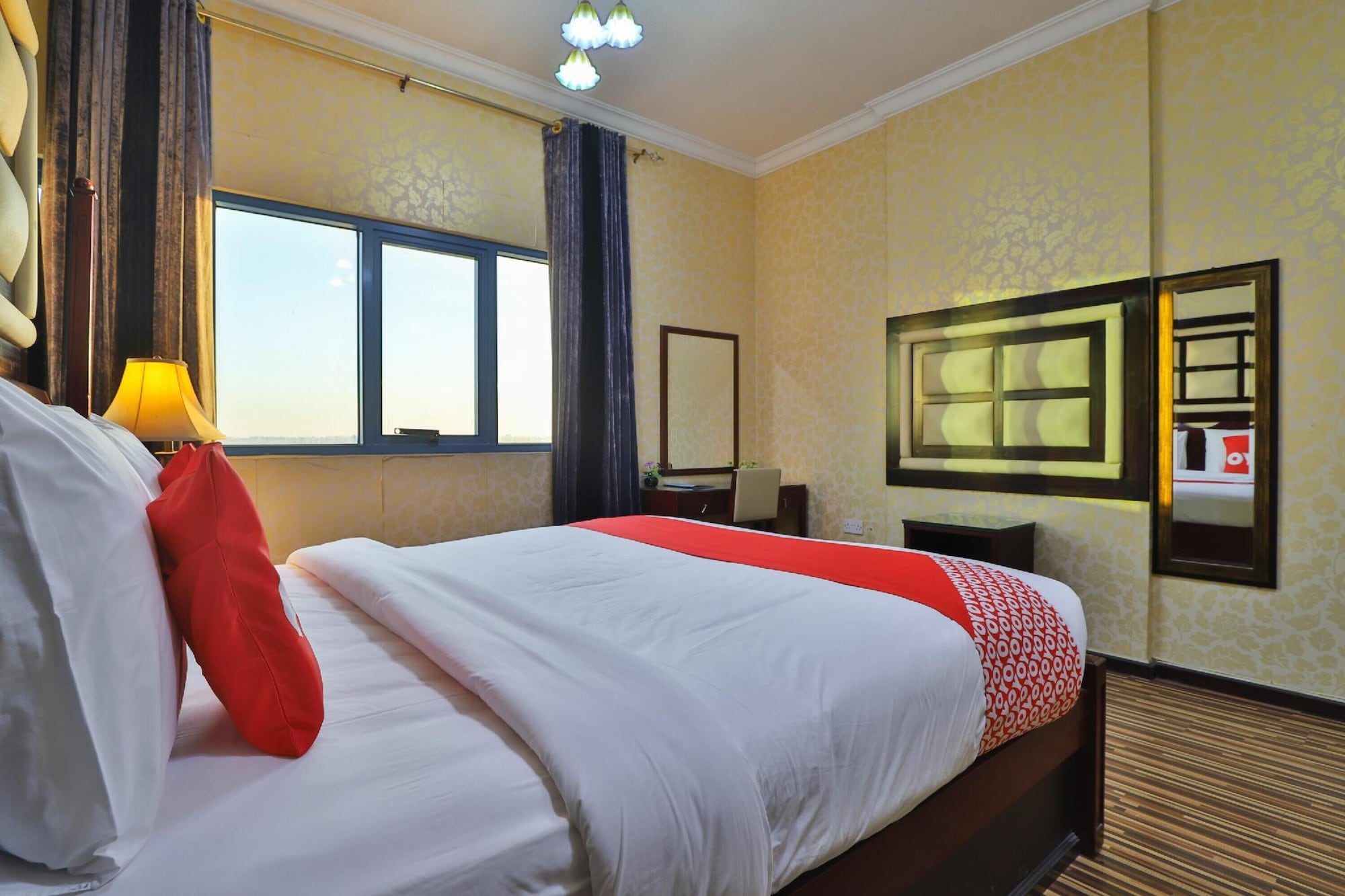 SUITE, LIVING AREA