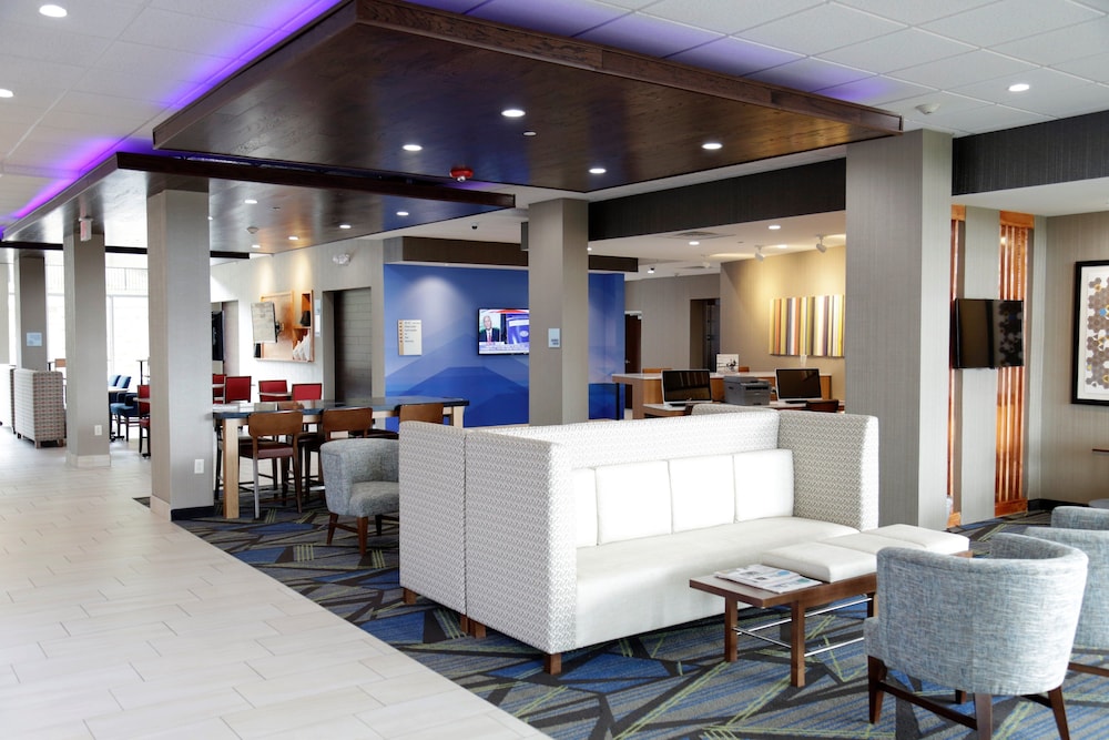 Holiday Inn Express Suites Alabaster 9/41