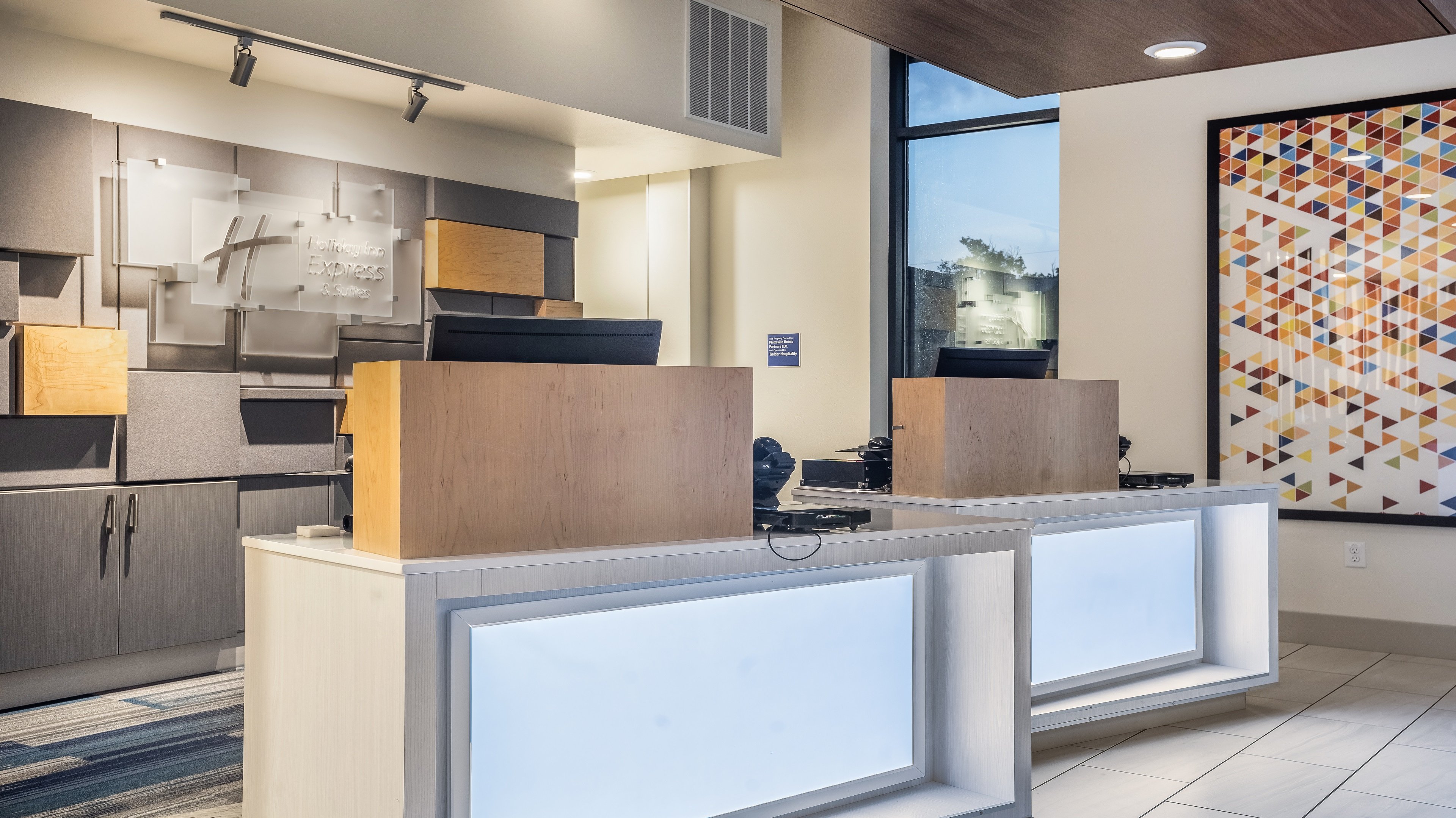 HOLIDAY INN EXPRESS & SUITES PLATTEVILLE 4/49