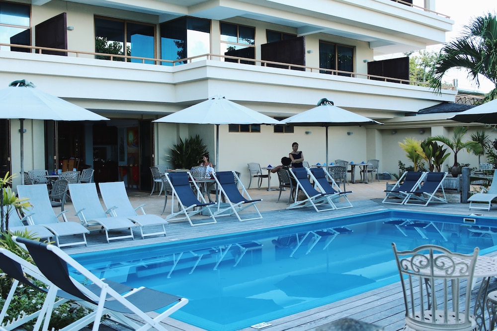 CROWN BEACH HOTEL 26/50