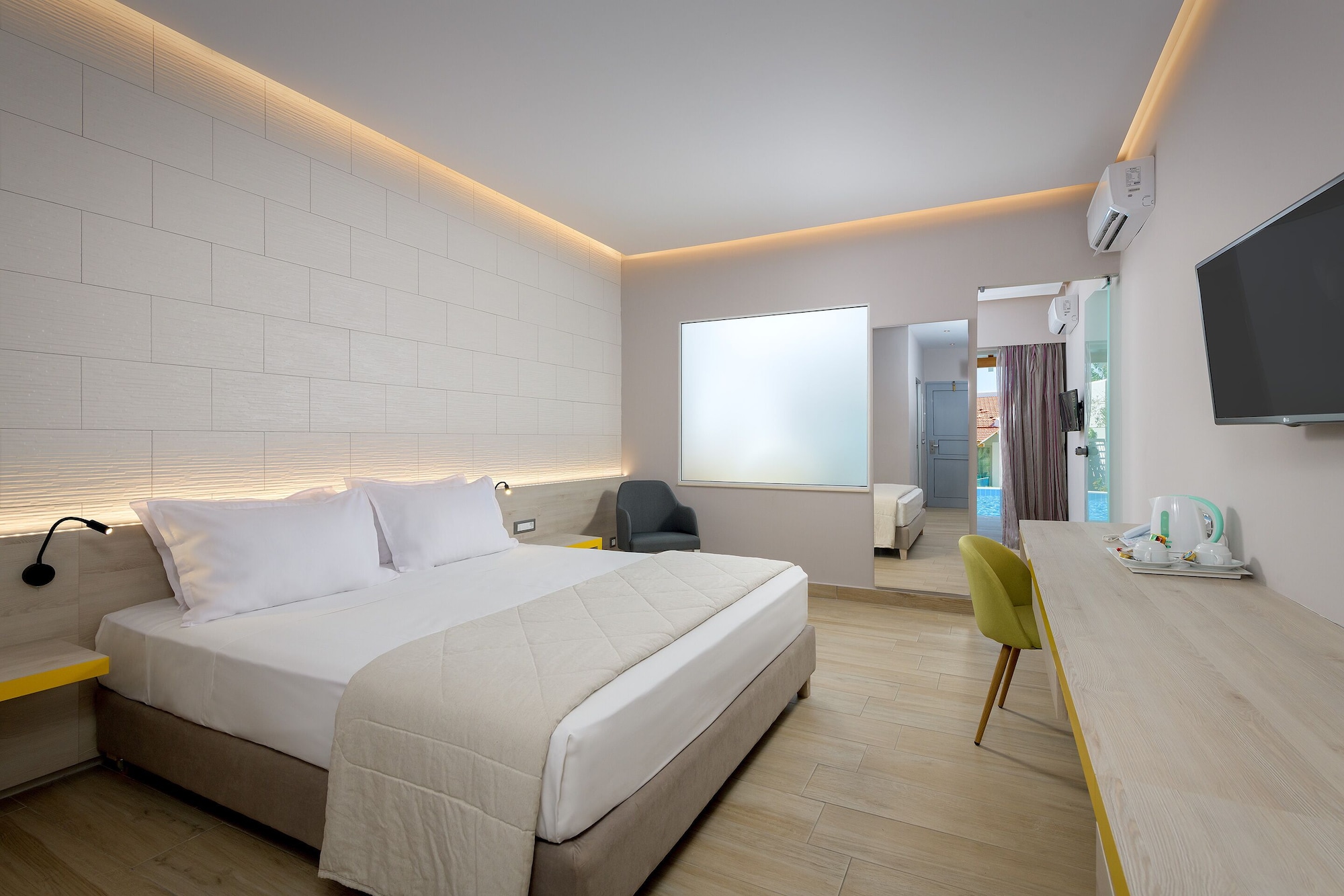 Deluxe, Suite, 4 Beds, Shared Pool