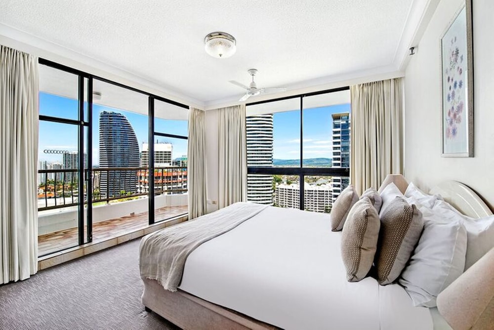 ULTIQA Beach Haven on Broadbeach 10/50
