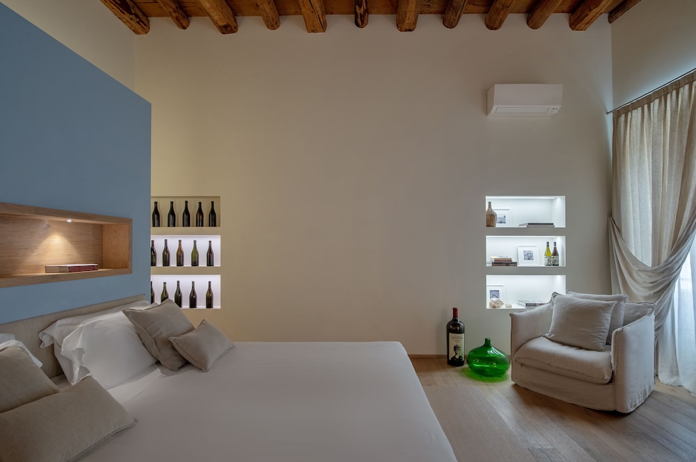 Massimago Wine Suites 18/32