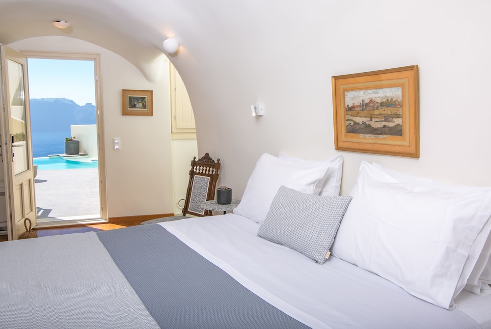 2 BEDROOMS, VILLA, 2 DOUBLE AND TWIN BEDS, PRIVATE INFINITY POOL