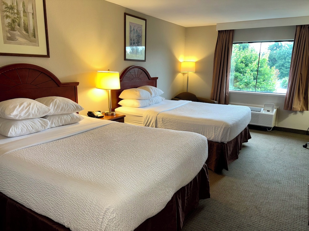 Days Inn & Suites by Wyndham Laurel Near Fort Meade 10/37