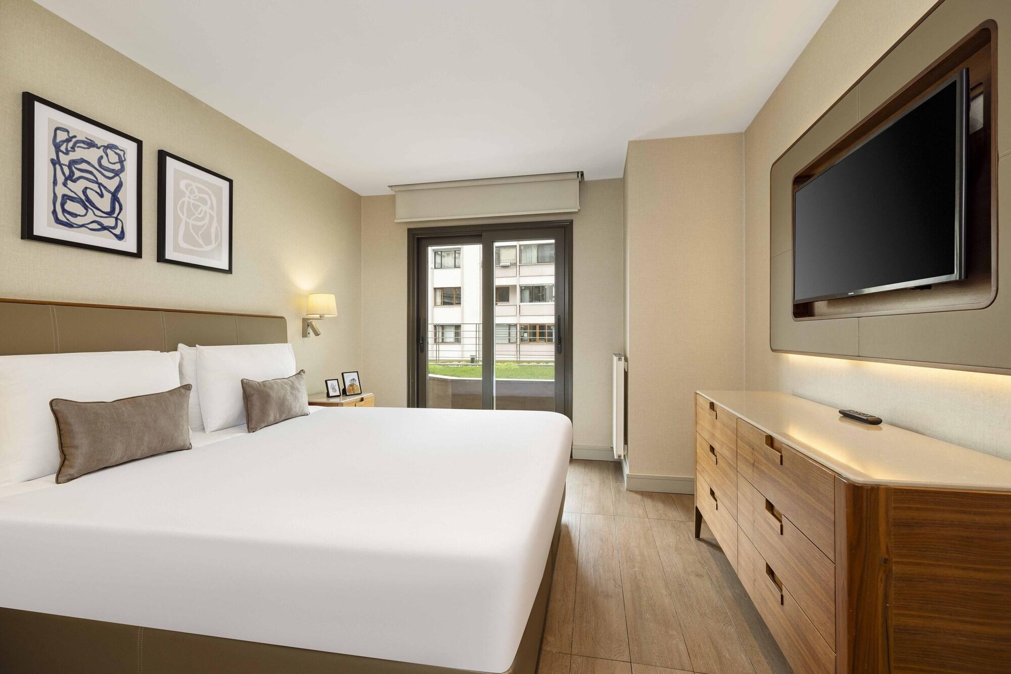 Garden, Superior, Suite