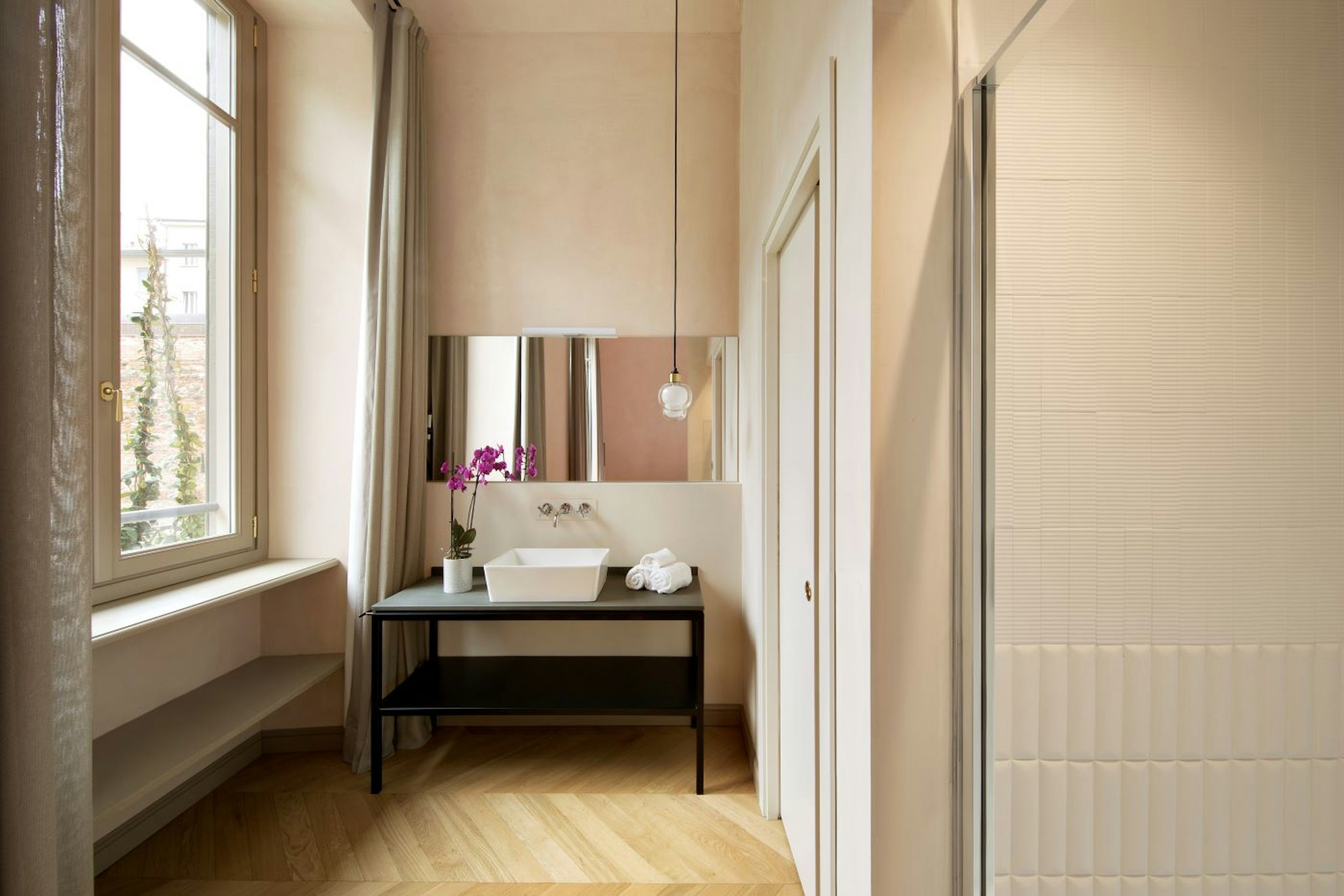 Opera 35 Boutique Hotel 25/26