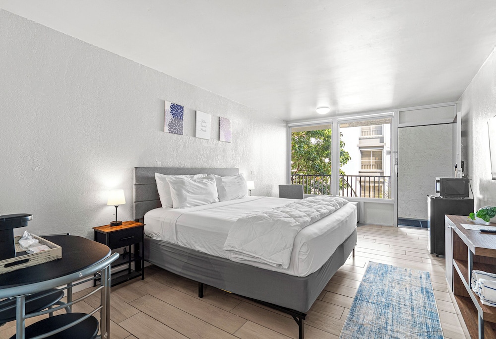 CLASSIC, KING BED