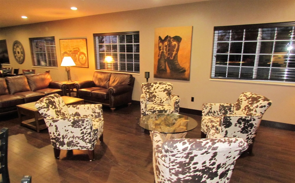 Oak Hill Inn and Suites 47/62