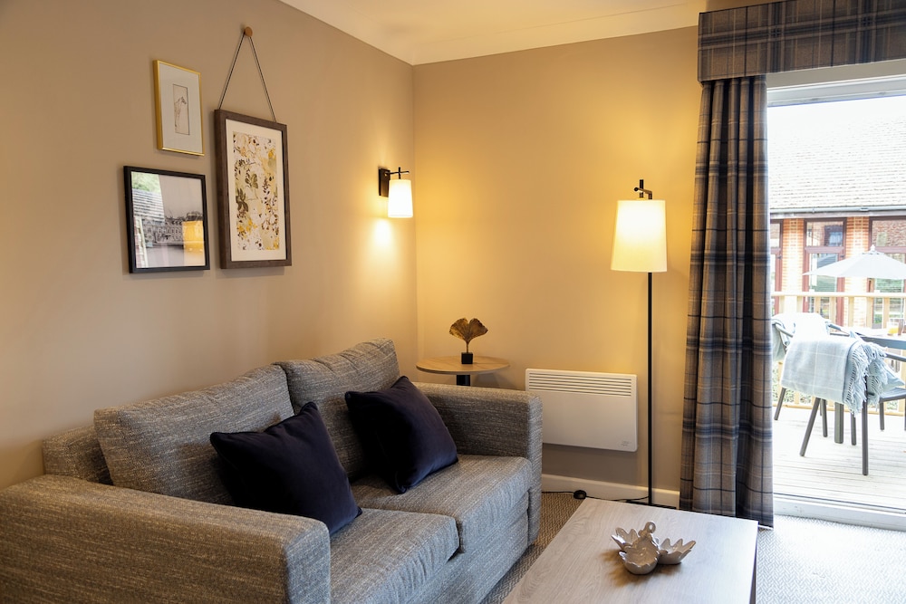 De Vere Horsley Estate 47/72