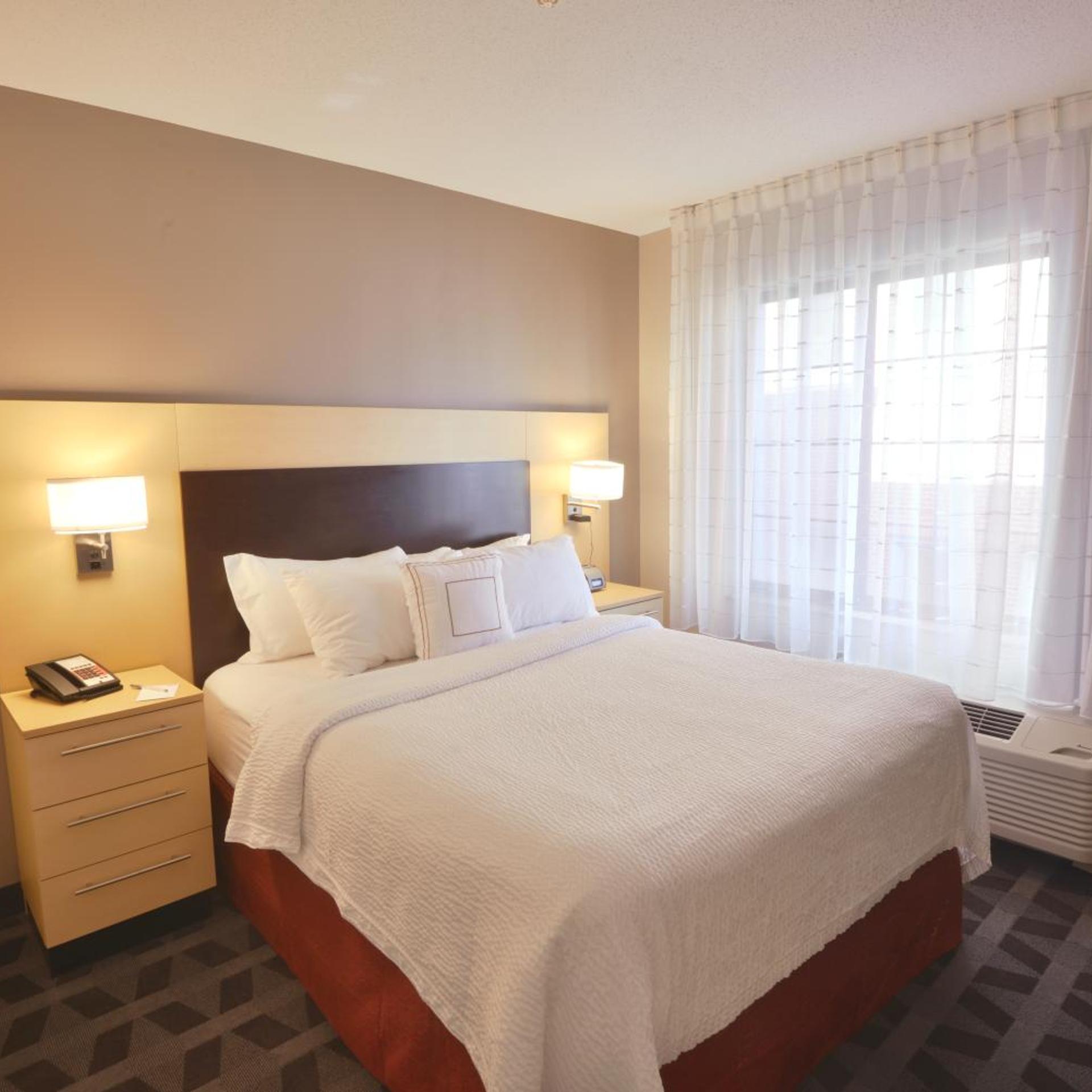 1 Bedroom, Renovated, Suite, Queen Bed