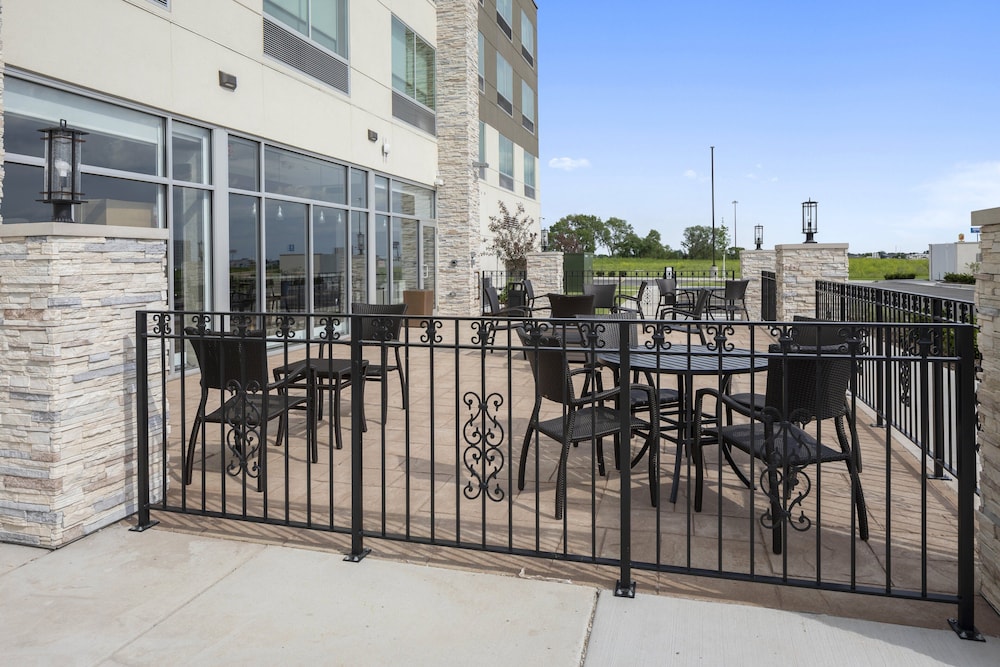 Holiday Inn Express Suites Bourbonnais East Bradley 60/67
