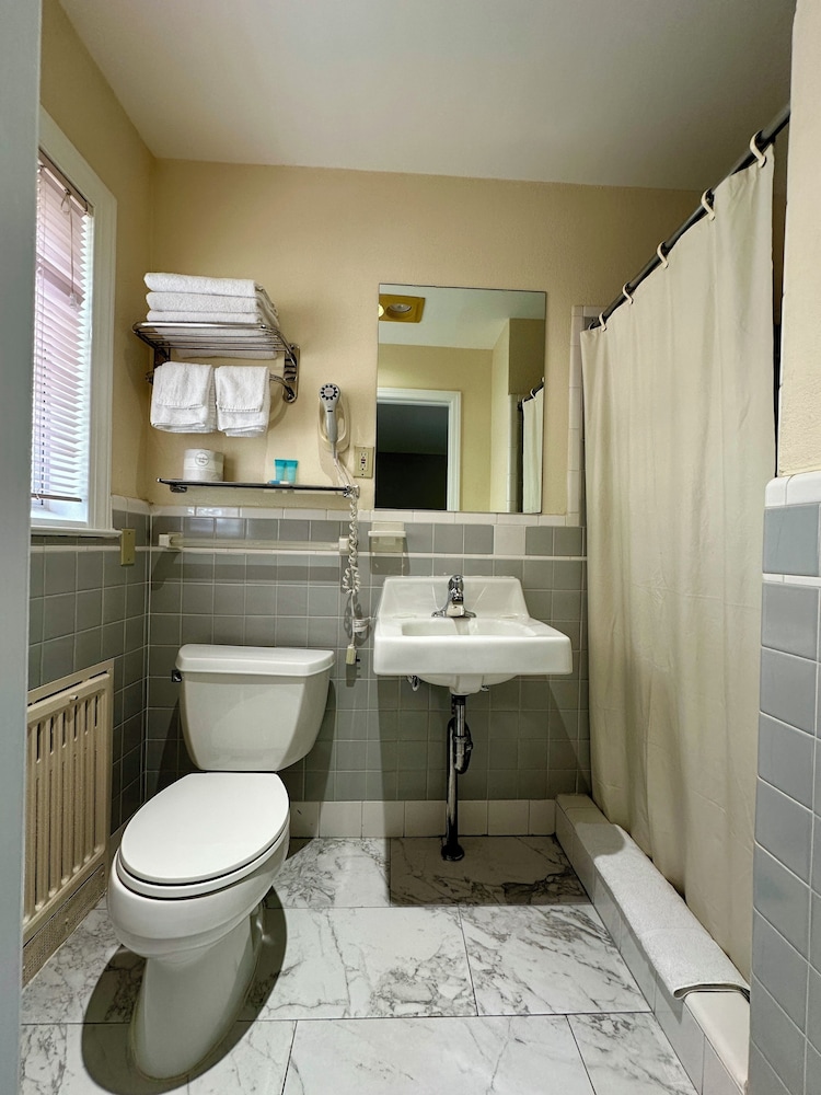 Sea Girt Lodge 71/72