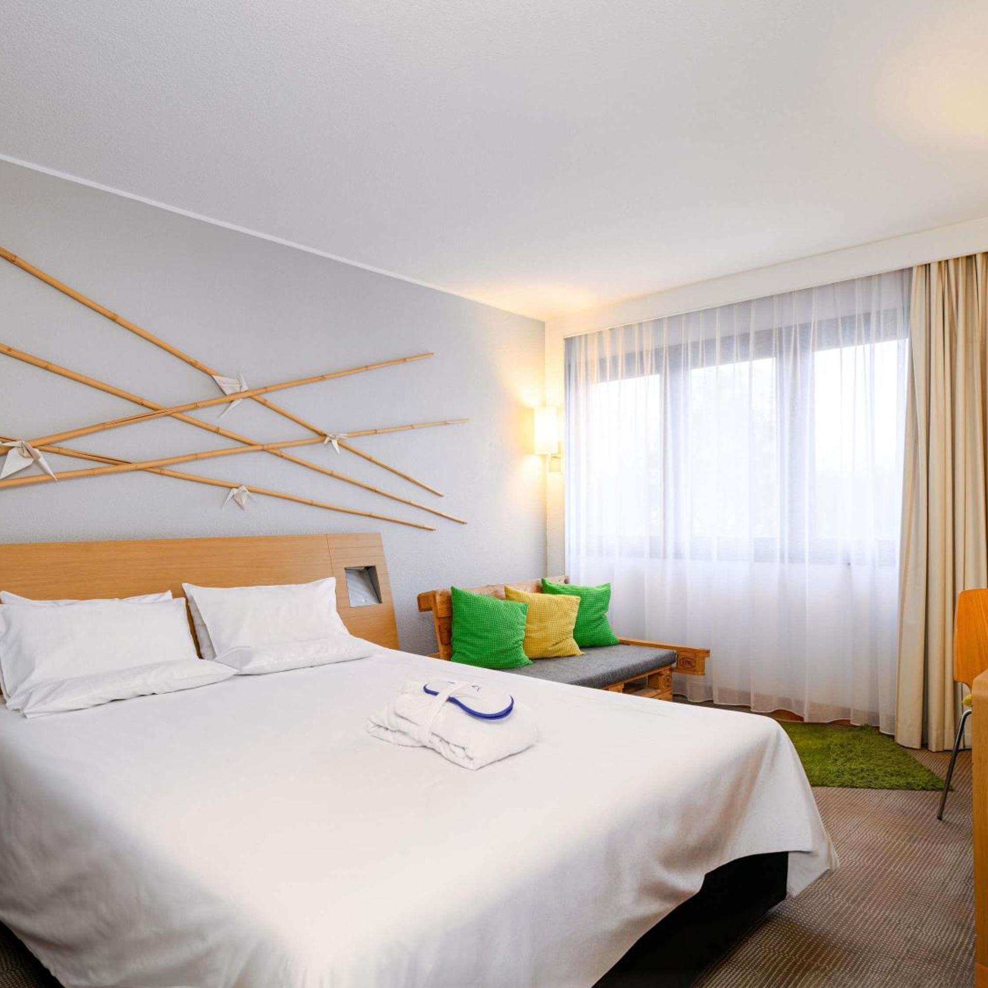 2 Rooms, Economy, Parlor