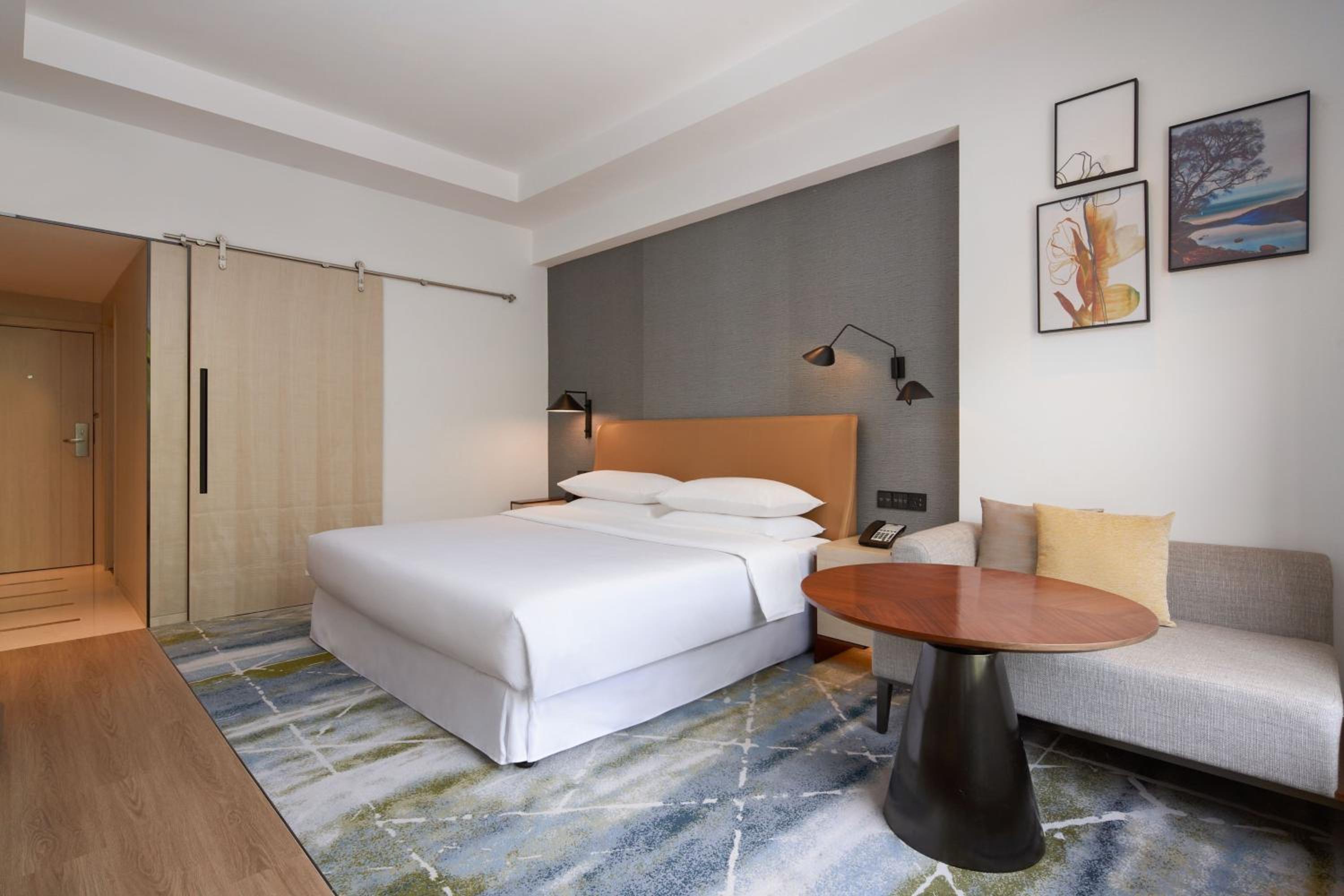 Elegant, King Bed