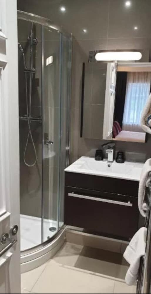 Derwent Manor Boutique Hotel 42/43