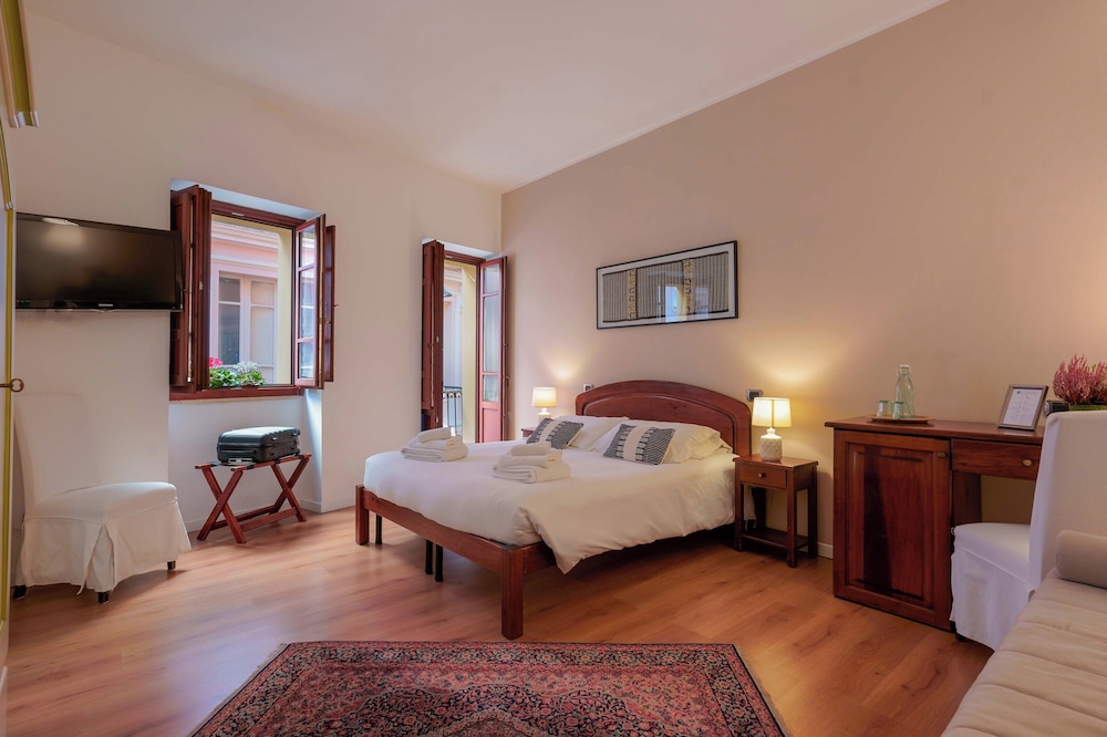 ROOM, QUADRUPLE