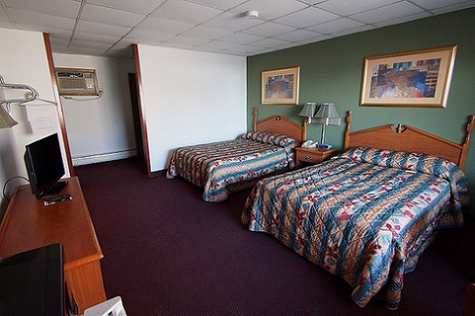 Thunderbird Lodge 2/6