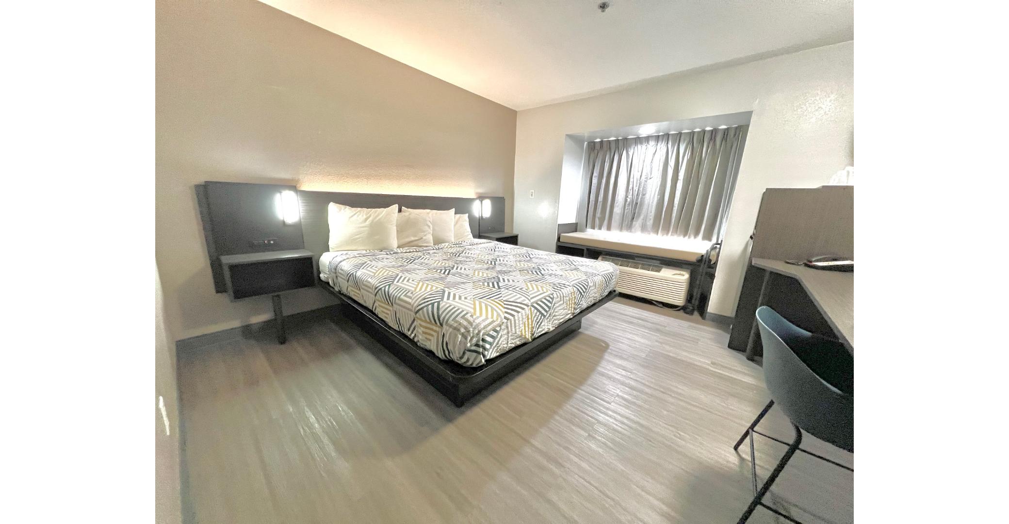 1 King Bed - Mobility Accessible Tub, Nsmk