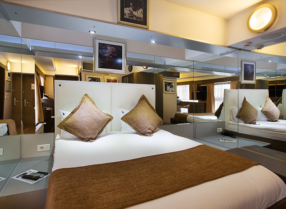 Jazz Hotel 23/70