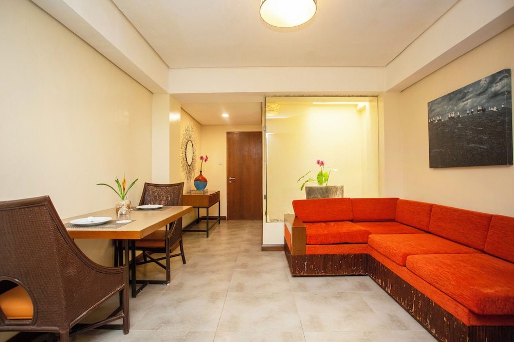 Crown Regency Beach Resort Boracay 56/75