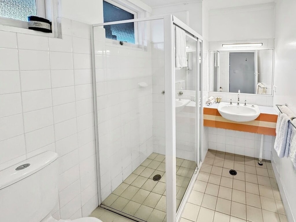 Golden Sands Motor Inn 43/45