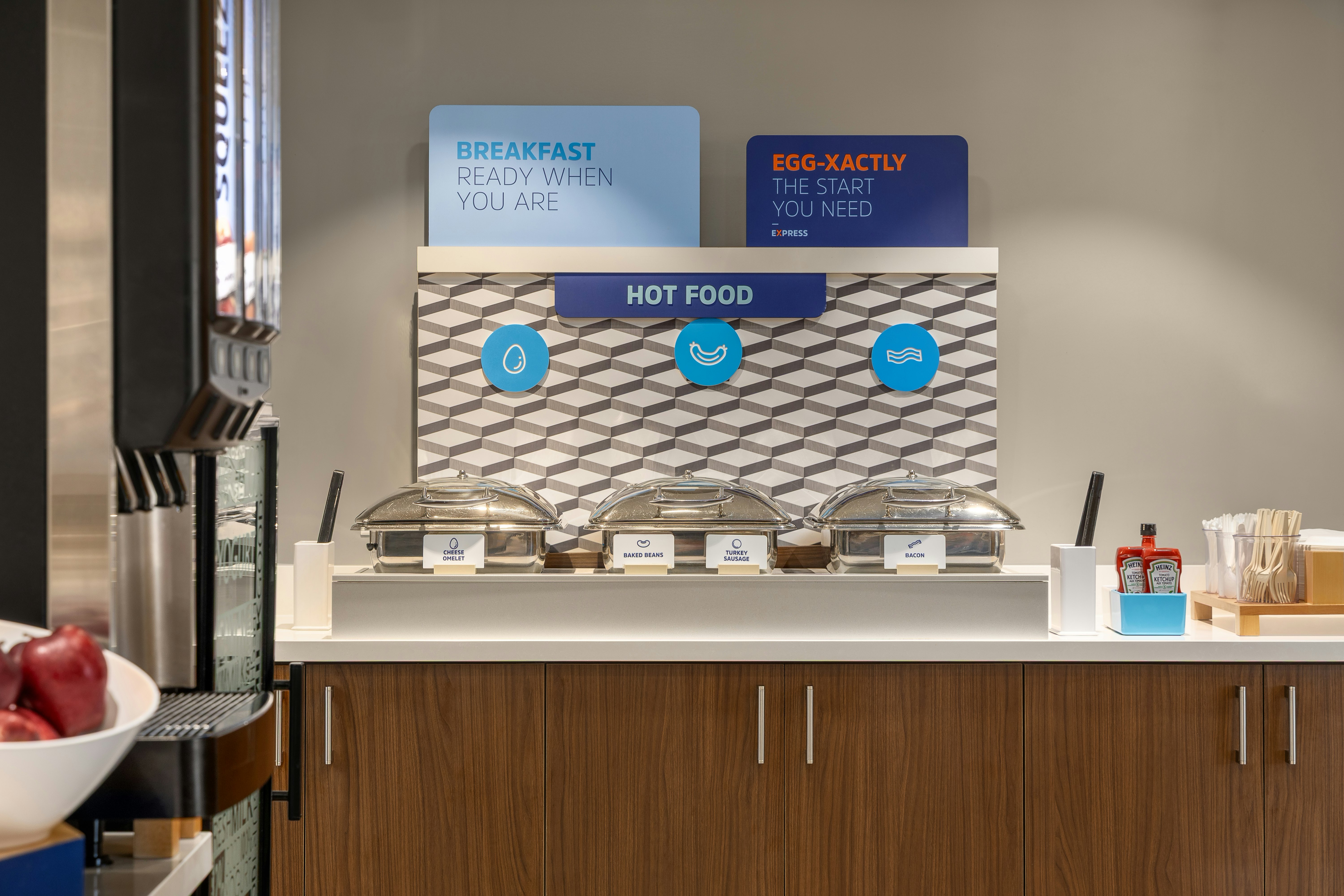 Holiday Inn Express Suites 12/66