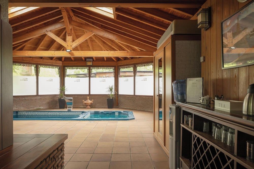 Hotel The Originals and Spa Etxegana 43/70