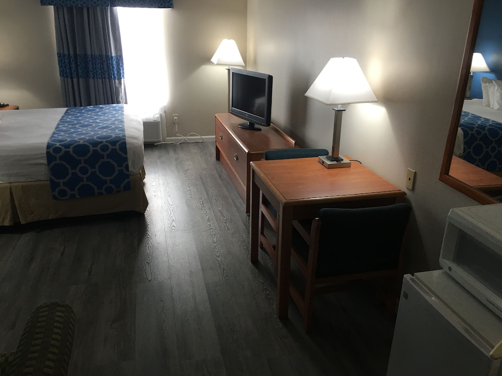Baymont by Wyndham Adairsville 25/41