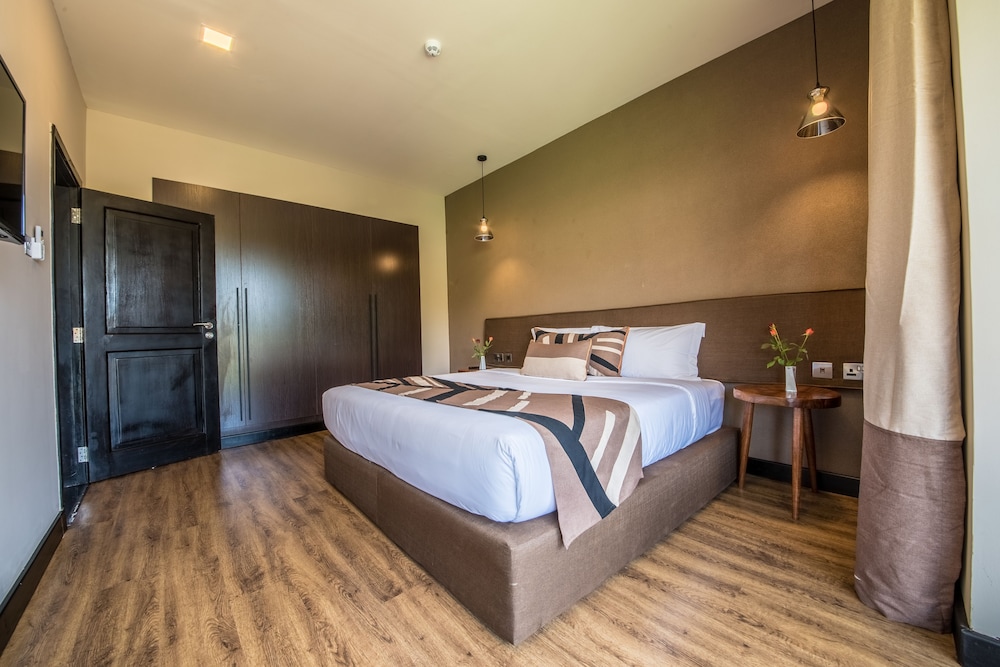 2 BEDROOMS, SUPERIOR, SUITE