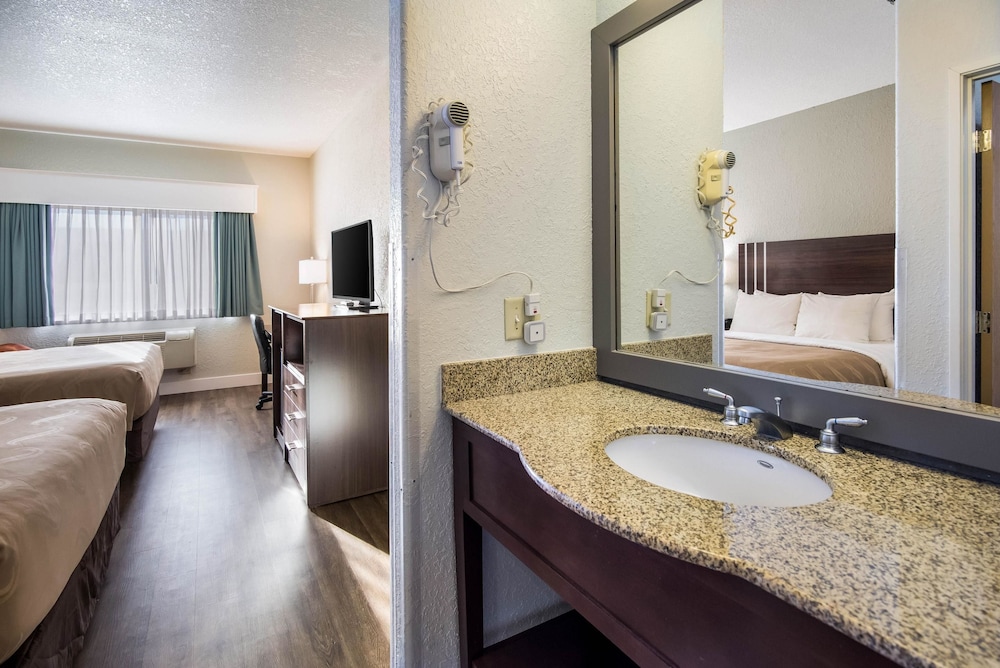 Quality Inn & Suites Pueblo West 20/43