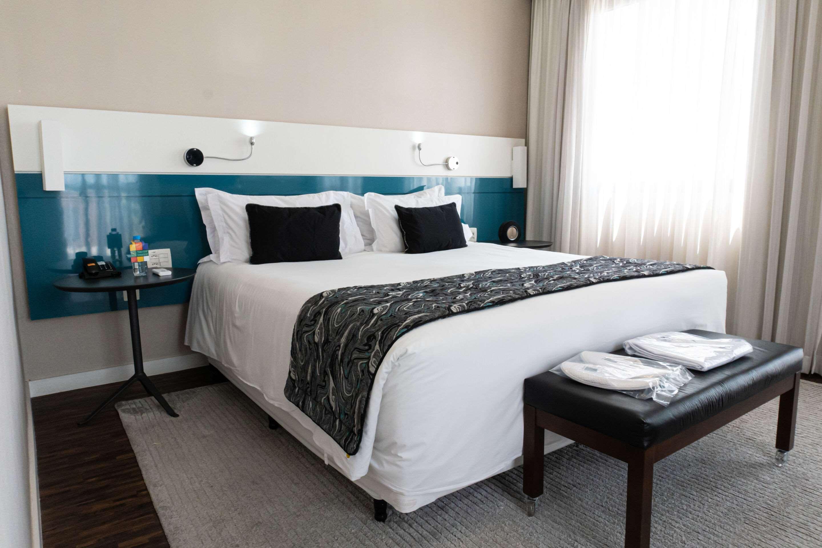 UPGRADE, QUEEN BED