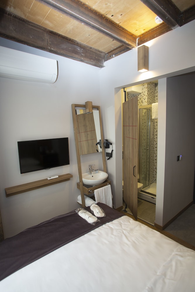 Jurnal Hotel 27/32