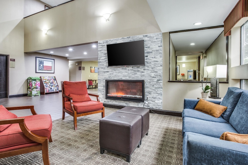 Comfort Inn & Suites Love Field Dallas Market Center 24/37
