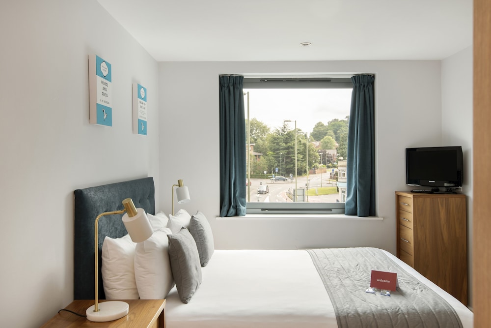 Max Serviced Apts Farnborough 14/58