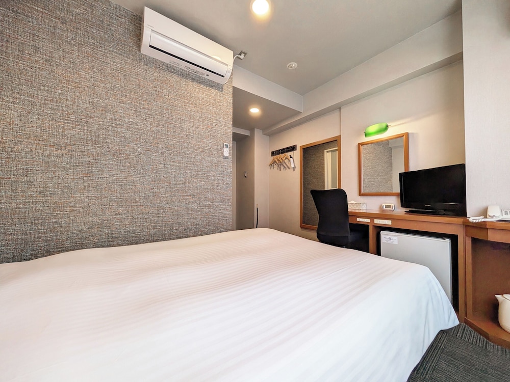 ROOM, SINGLE, SMOKING