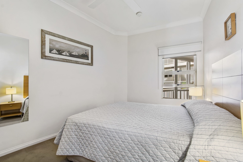 THE LOOKOUT RESORT 25/74