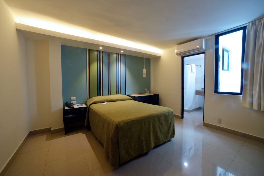 Mar y Tierra Hotel 7/48