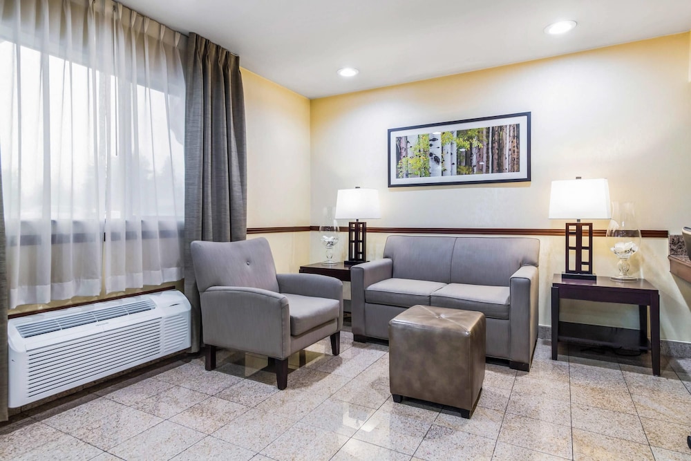 Quality Inn & Suites Lacey Olympia 46/66