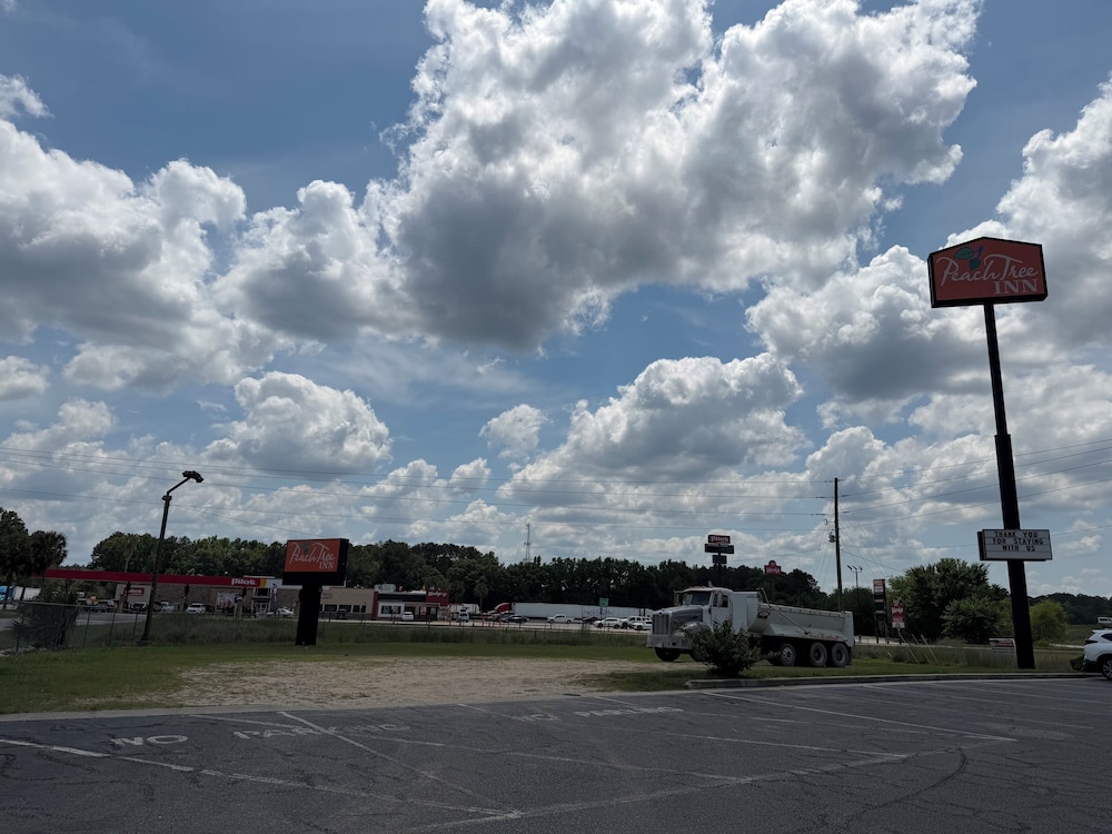 Peach Tree Inn 43/48