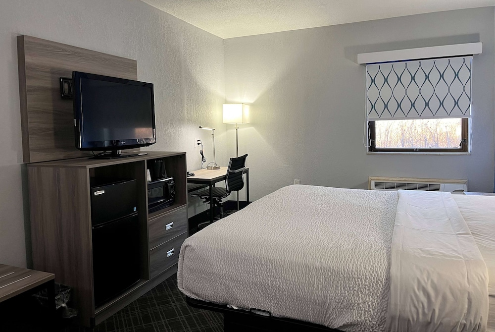 Room, King Bed, Baymont By Wyndham Indianapolis South 10/10