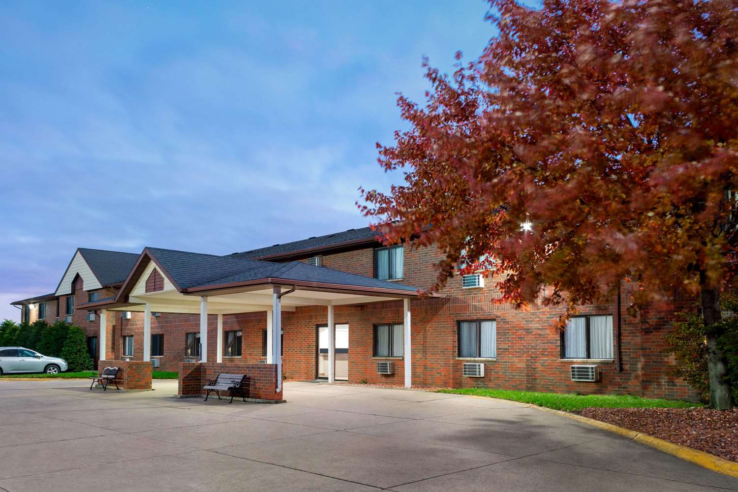 Howard Johnson By Wyndham Waterloo/Cedar Falls 1/25