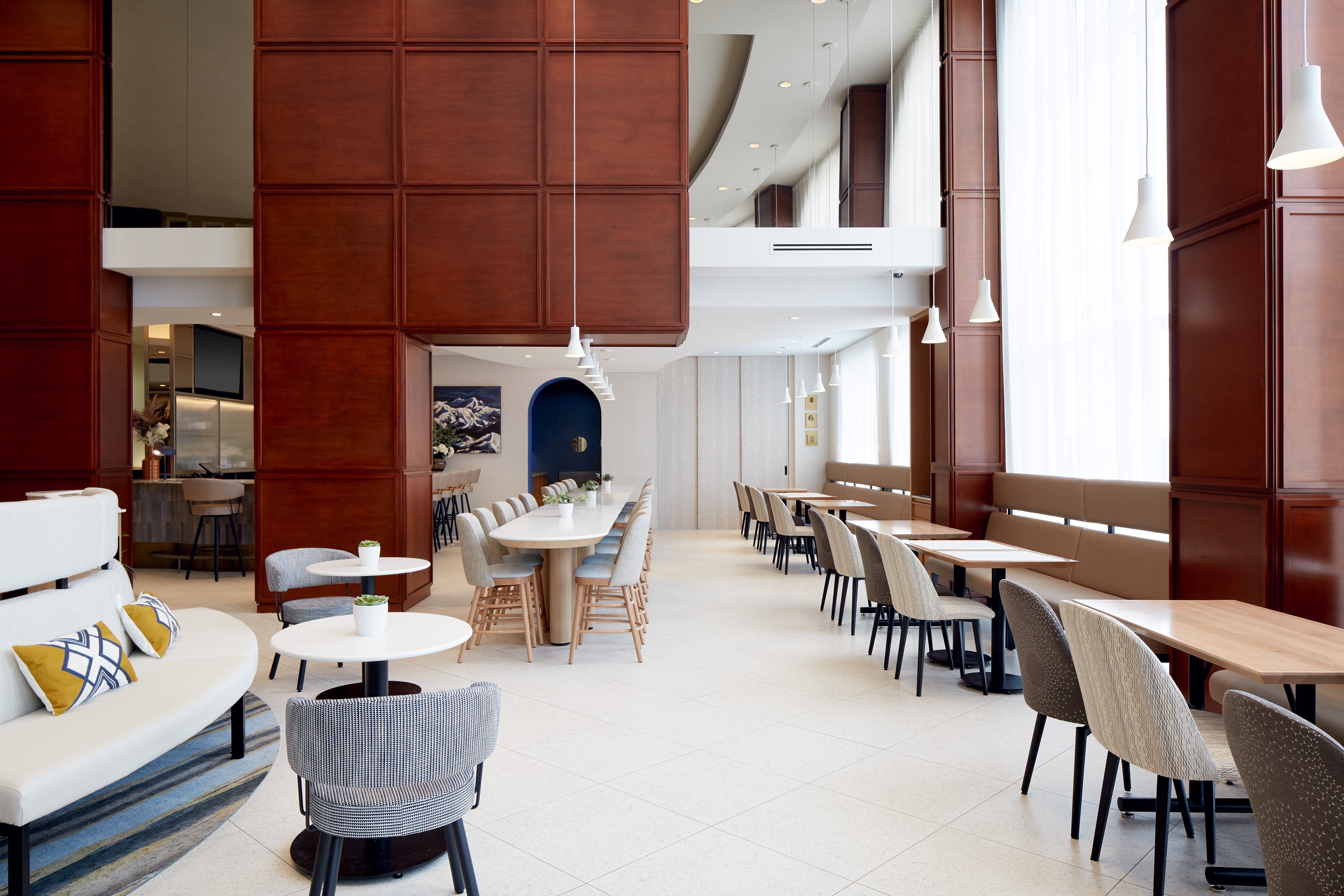 Holiday Inn and Suites Montreal Airport 42/67