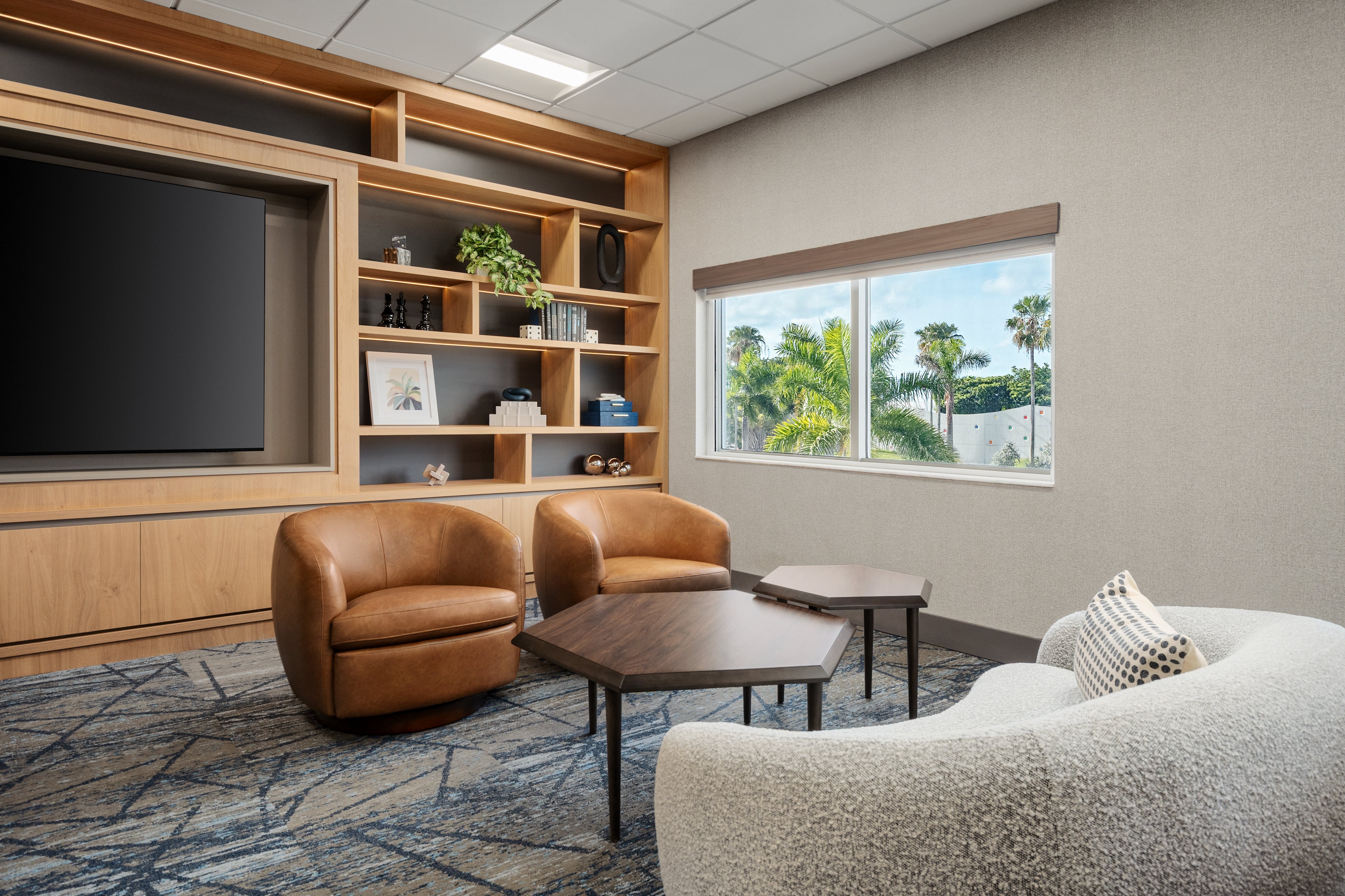 Holiday Inn Express & Suites Miami Intl Airport - 36th St 32/50