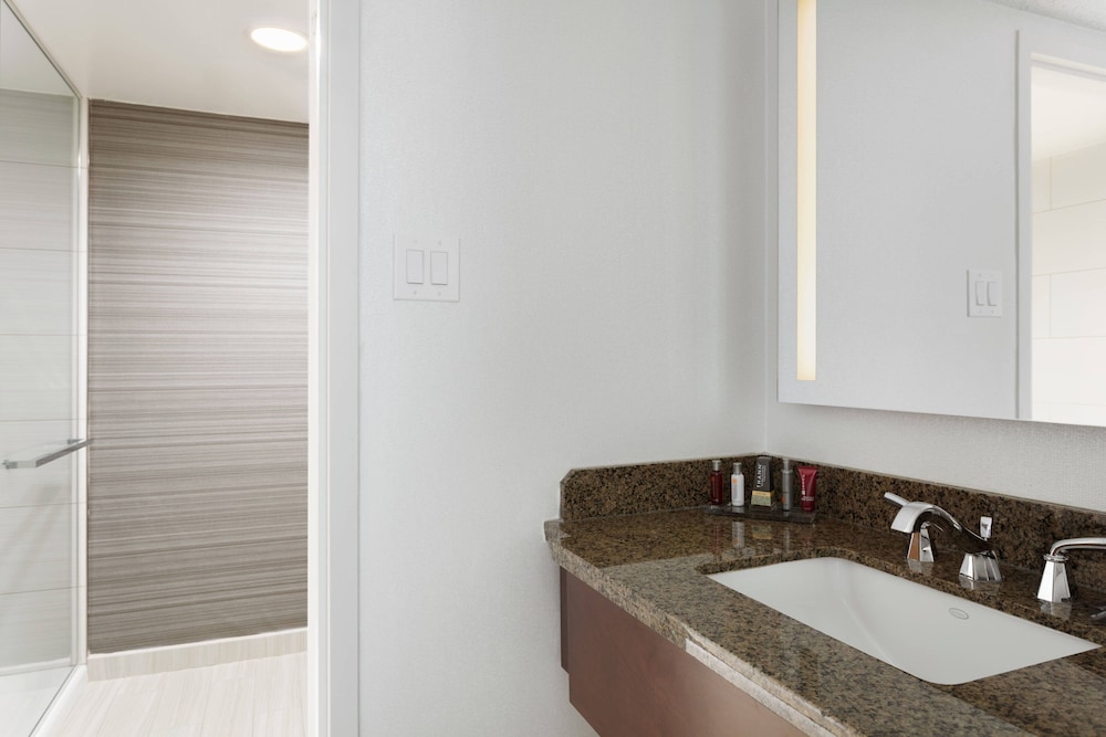 Newark Liberty International Airport Marriott 8/45