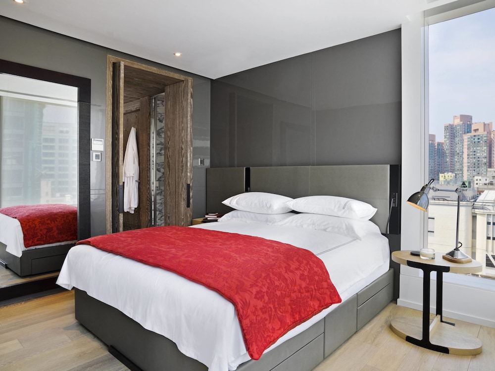 1 BEDROOM, SUITE